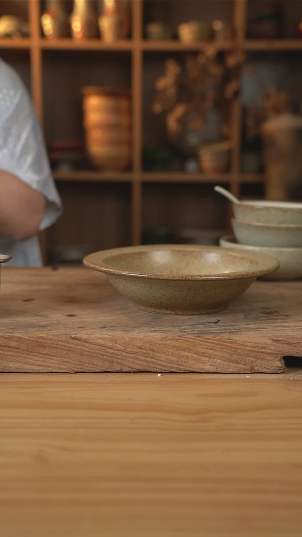 奶奶系列的9英寸宽边盘