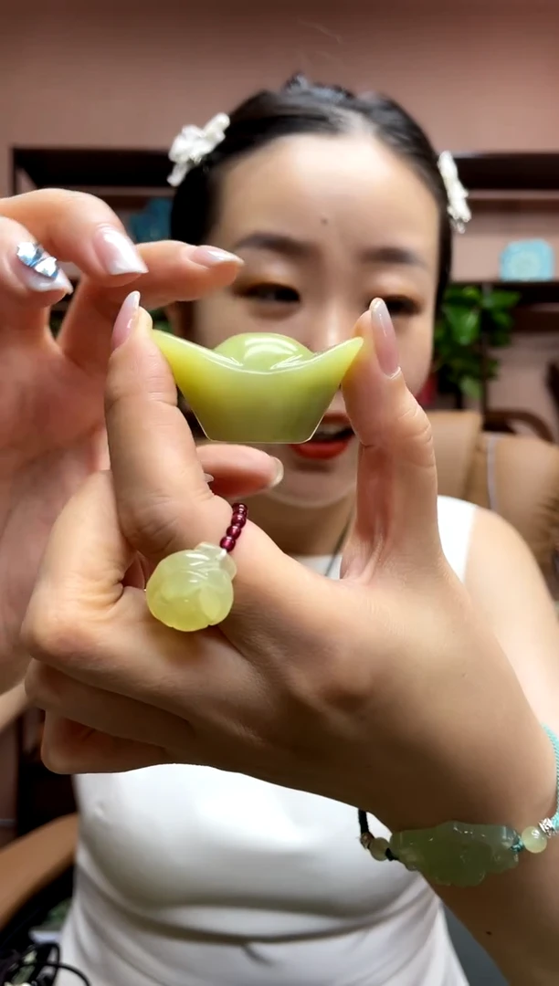 岫玉未镶嵌吊坠多样性发货发其中之一