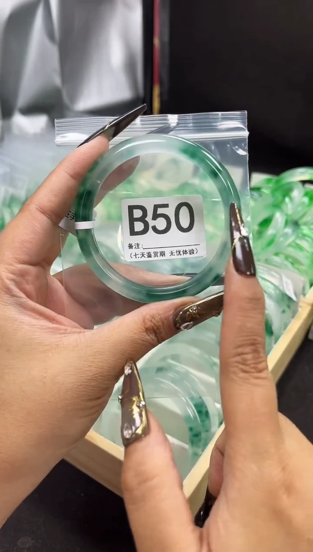 【闪购商品】石英岩玉手镯未镶嵌B50