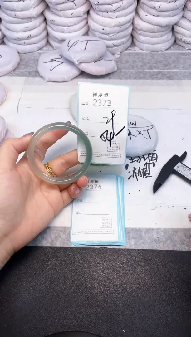 玛瑙/玉髓手镯未镶嵌2373