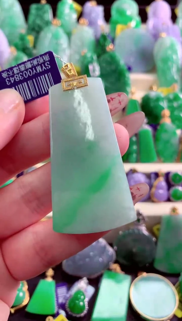 翡翠18K金镶嵌颈饰挂件