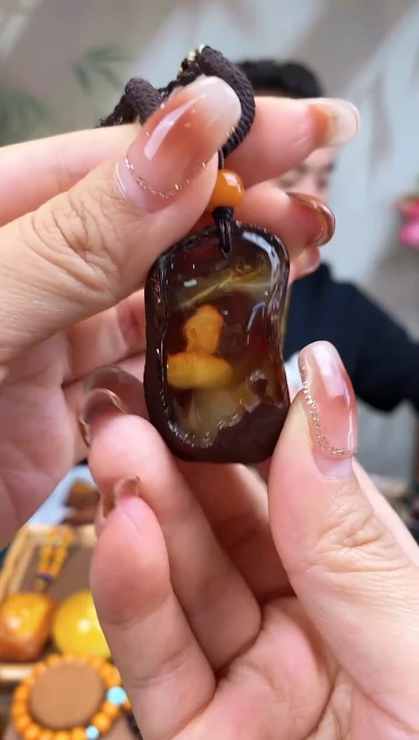 【闪购商品】琥珀裸石未镶嵌基地发货 一物一证 顺丰包邮