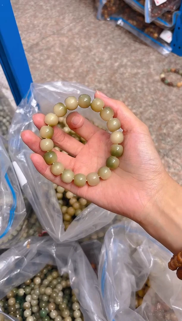 吊坠菩提根/象牙果榨菜色桶珠单圈