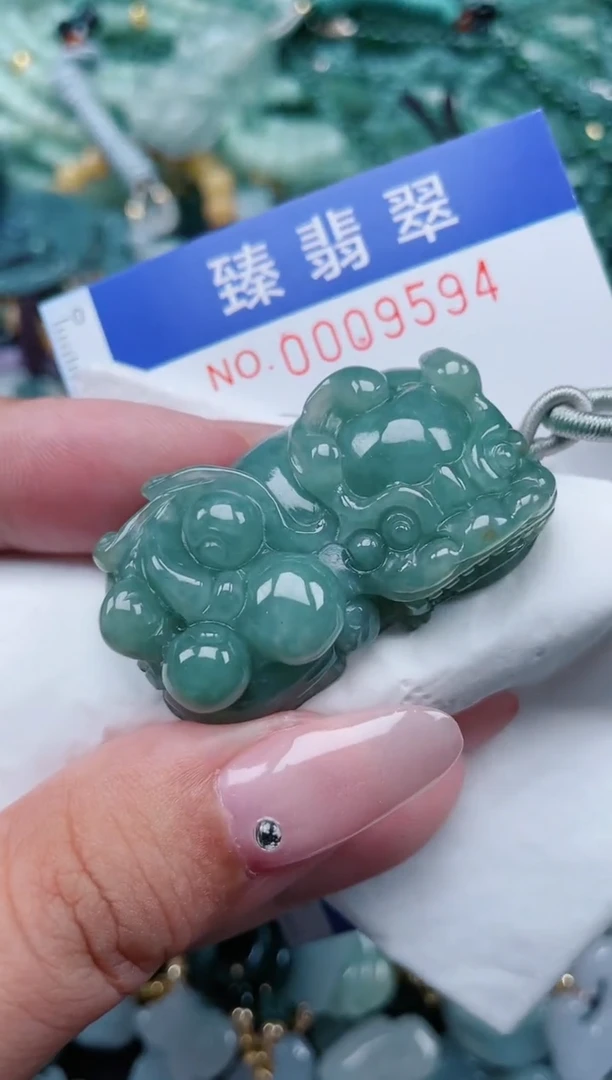 翡翠未镶嵌颈饰.0009594