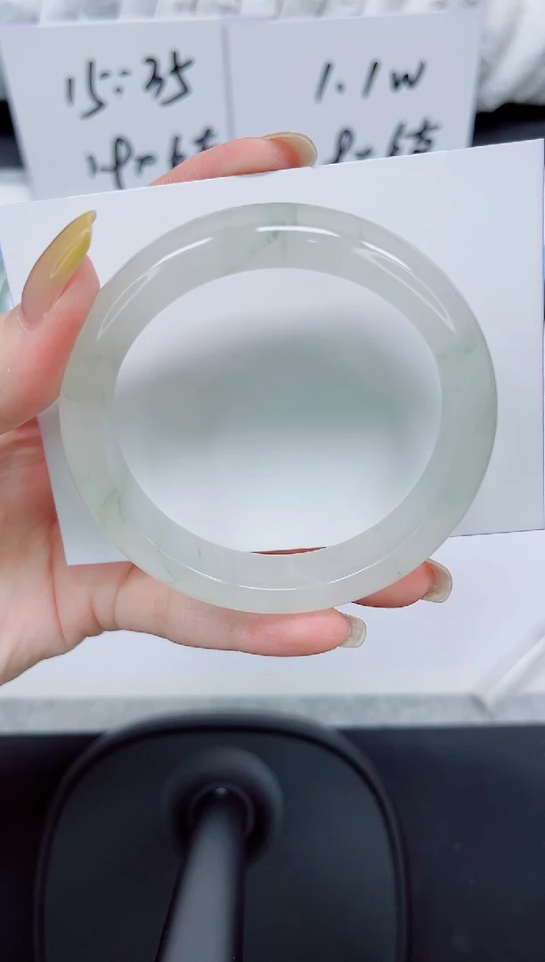 石英质玉手镯未镶嵌55