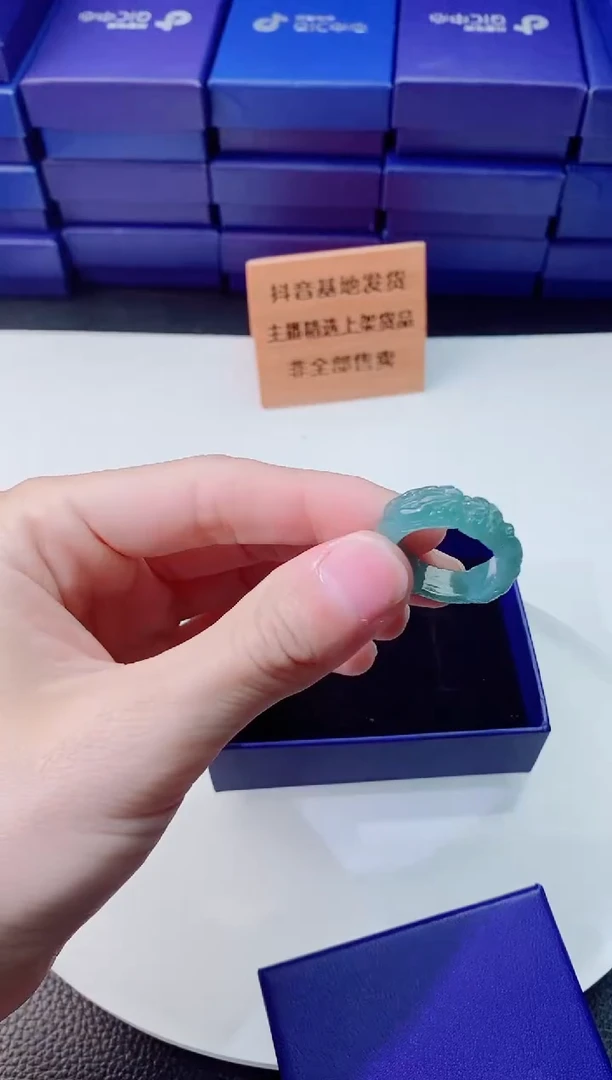 翡翠未镶嵌颈饰