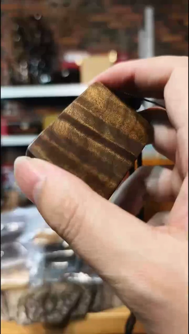 黄金檀无事牌脖挂