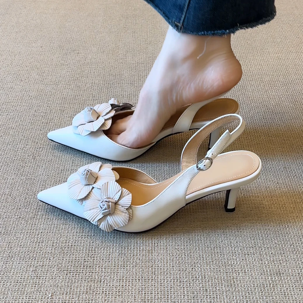 RubyL/6.5cm夏季复古风气质百搭舒适花朵装饰细跟拼色尖头凉鞋