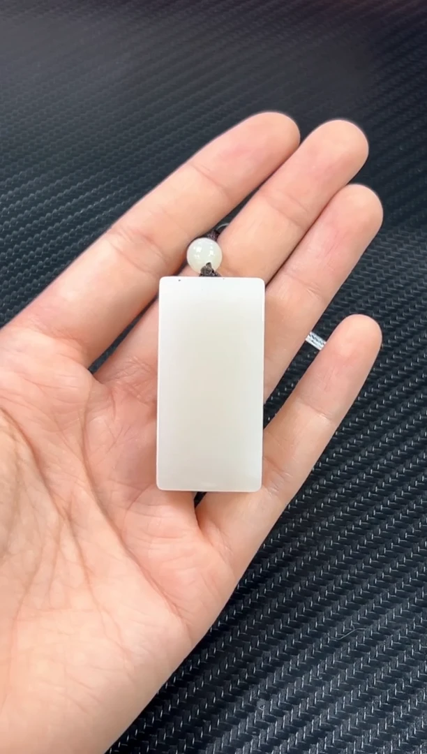 吊坠(赠链)未镶嵌和田玉黑山微色差mM