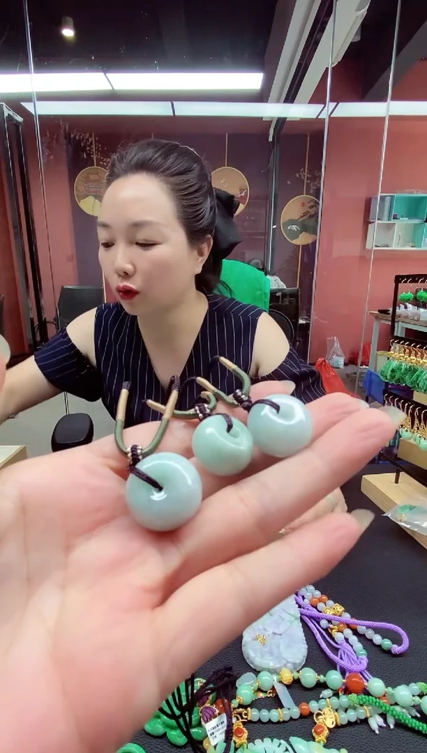 翡翠未镶嵌颈饰翡翠吊坠