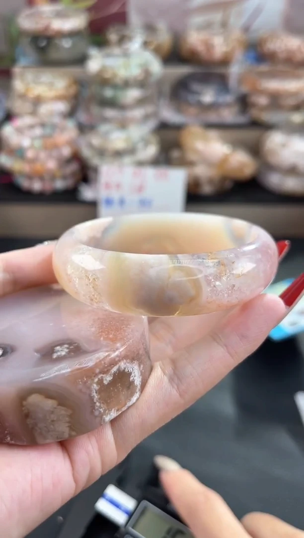 未镶嵌手镯石英质玉56