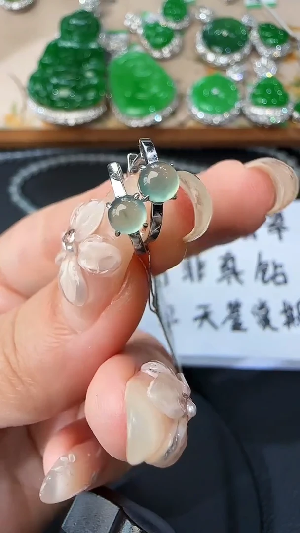 18K金镶嵌翡翠耳饰耳饰3