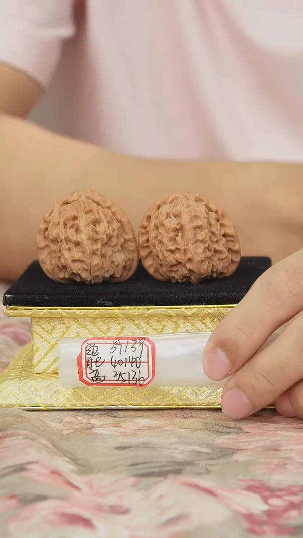文玩核桃把件白狮子