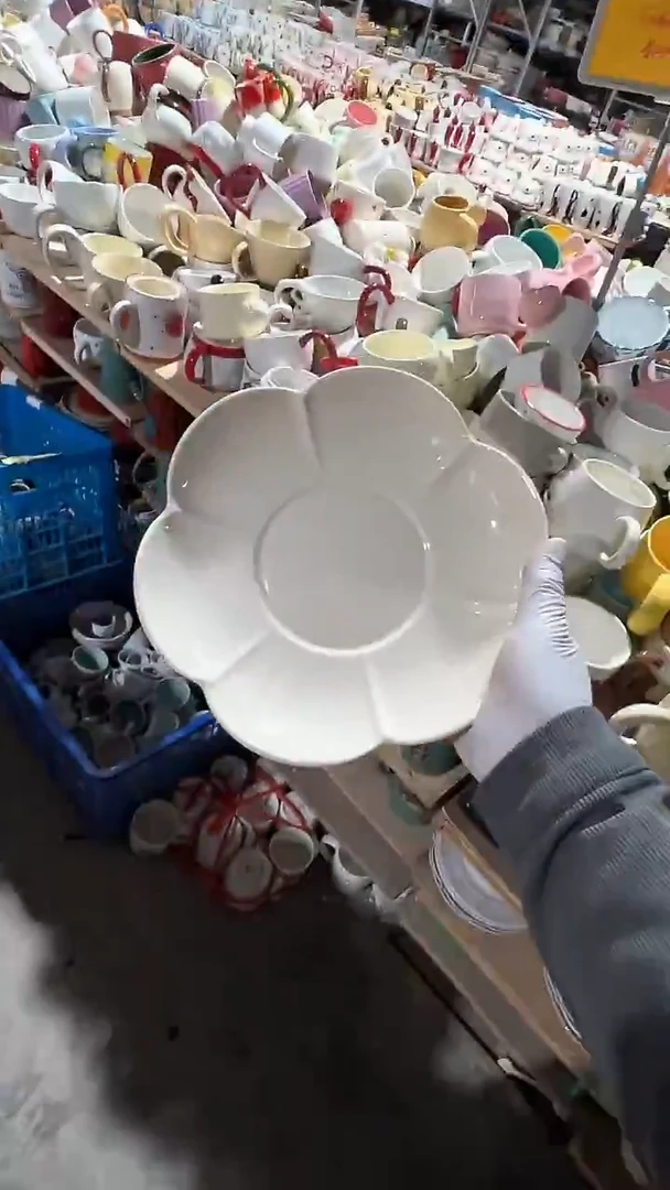 陶瓷奶油花边盘微瑕 凑满20元包邮