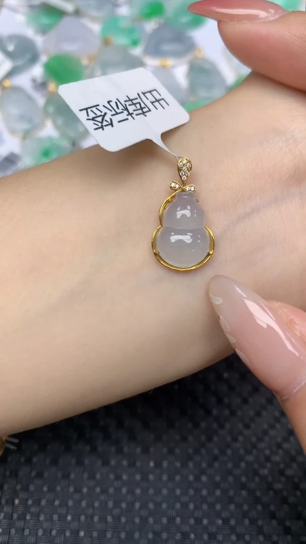 翡翠18K金镶嵌颈饰天然翡翠a货