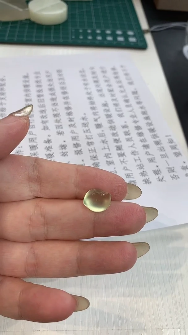 未镶嵌蛇纹石玉颈饰露珠