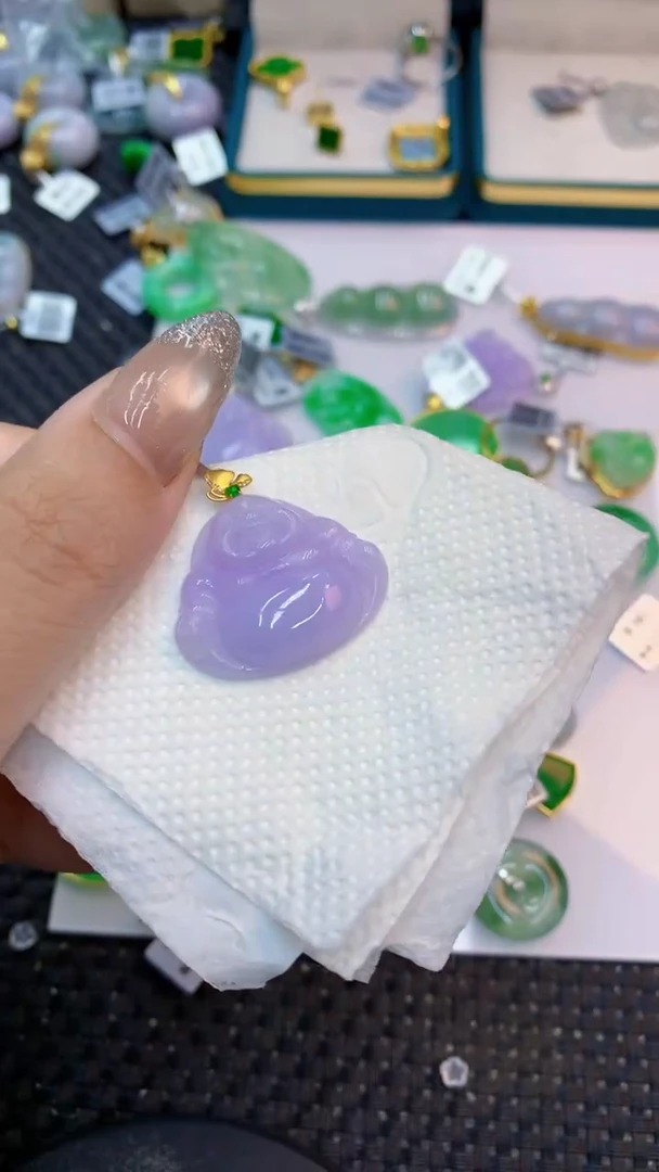 颈饰18K金镶嵌翡翠1
