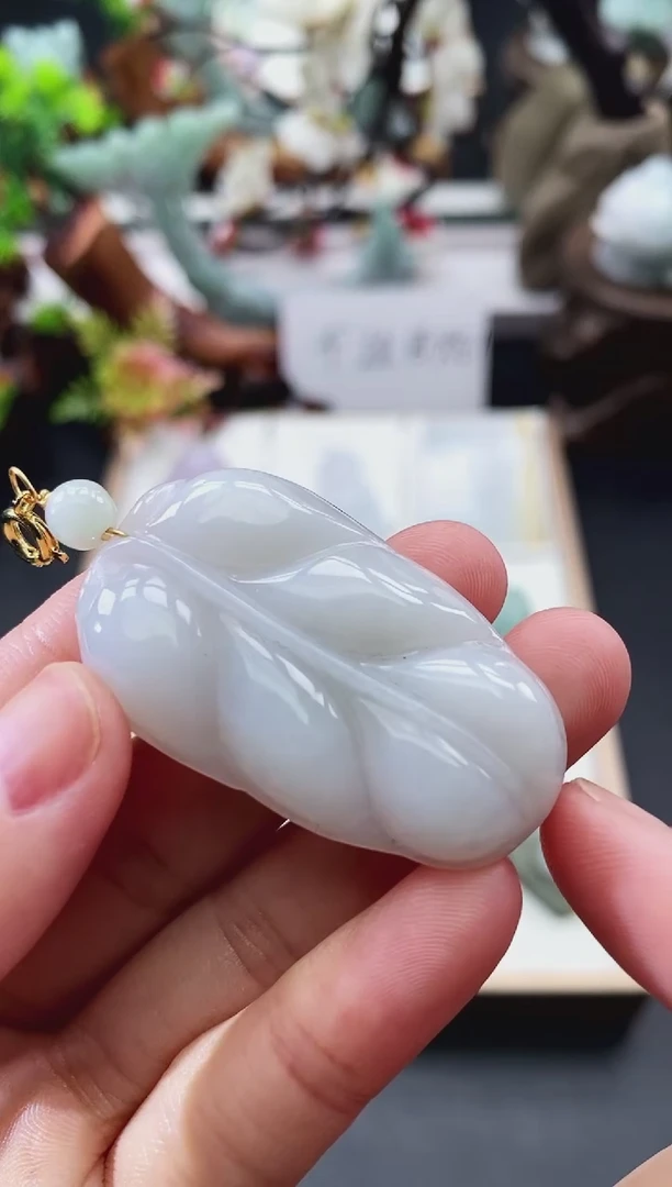 翡翠未镶嵌颈饰天然缅甸A货翡翠