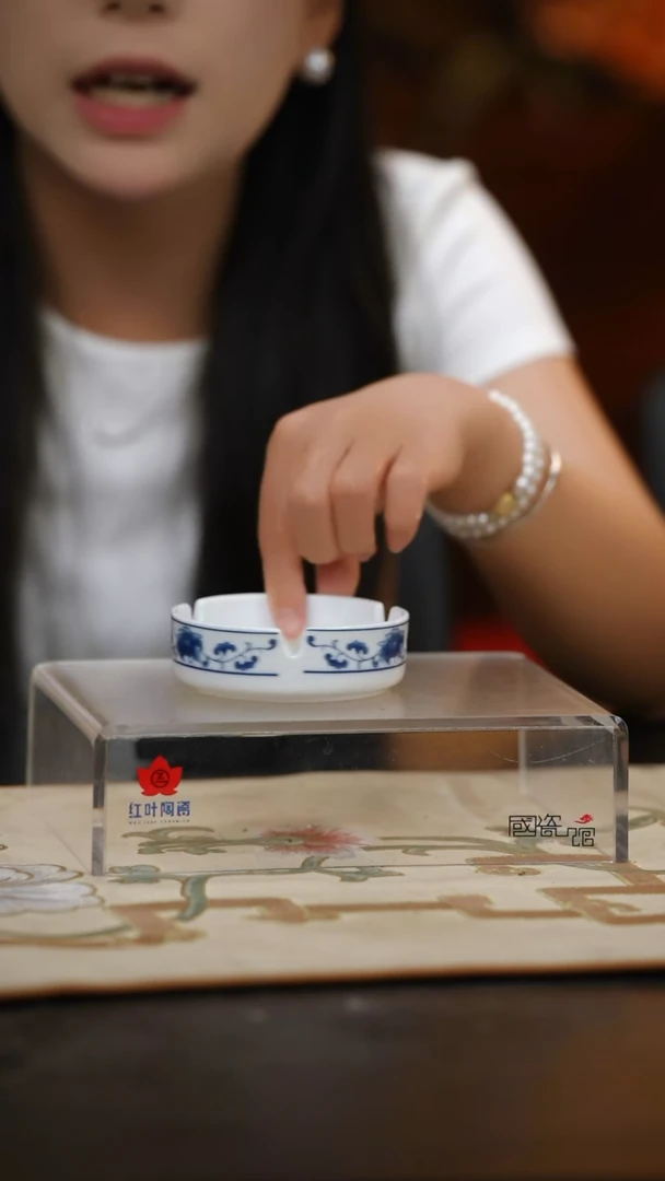 1个微瑕满汉全席3英寸烟缸