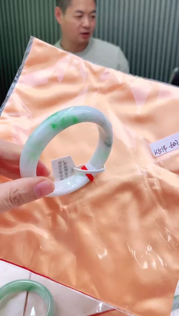 未镶嵌手镯翡翠60