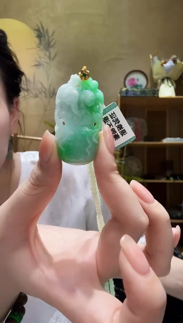 颈饰未镶嵌翡翠吊坠
