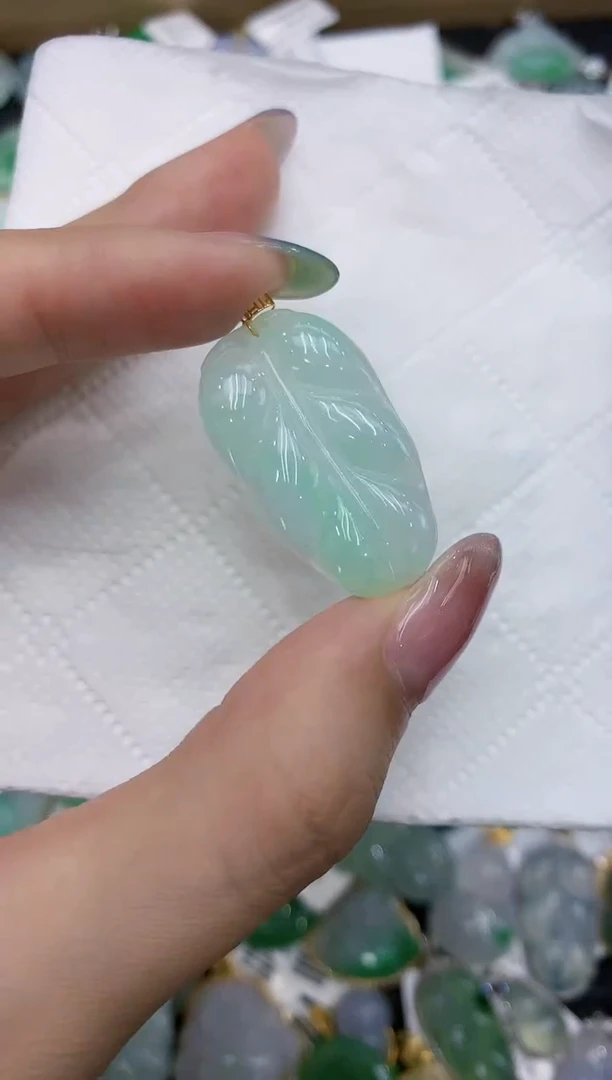 翡翠18K金镶嵌颈饰111111111111