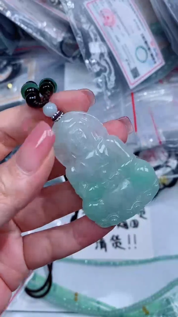 翡翠未镶嵌颈饰吊坠