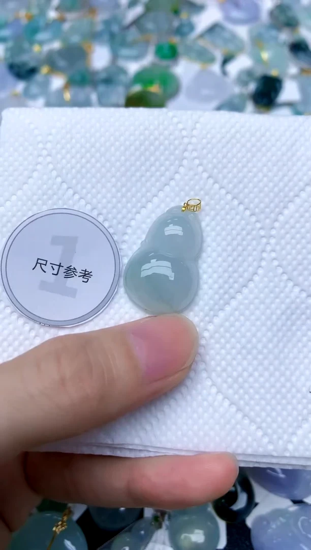 颈饰18K金镶嵌翡翠天然A货翡翠