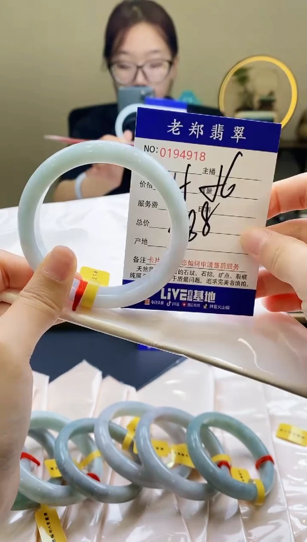 翡翠手镯未镶嵌AAAAAAA