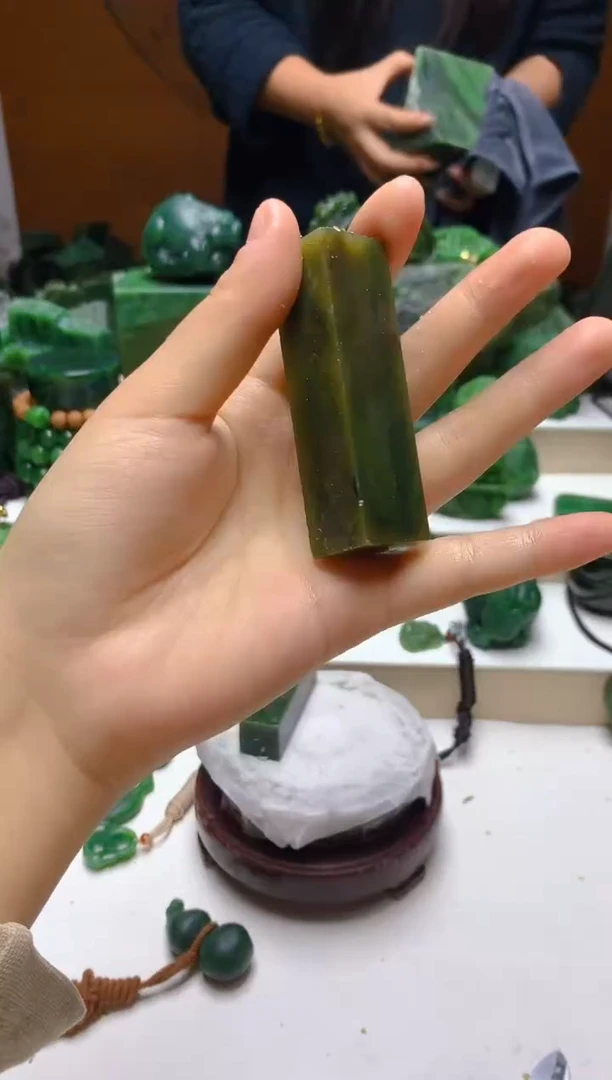 未镶嵌和田玉（碧玉）珠宝半成品随机发货一个