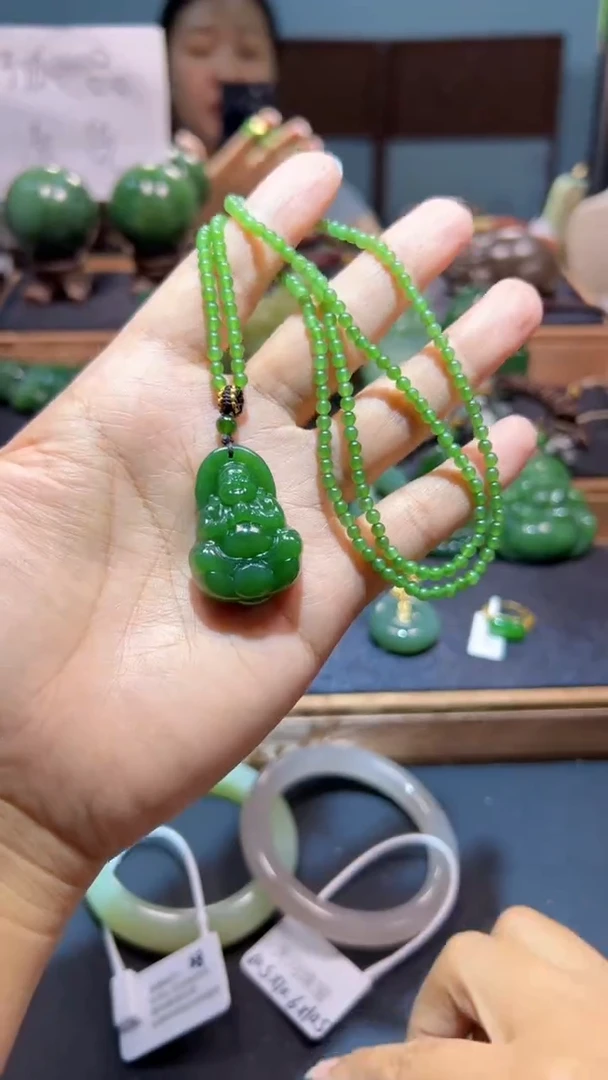 颈饰未镶嵌和田玉（碧玉）1