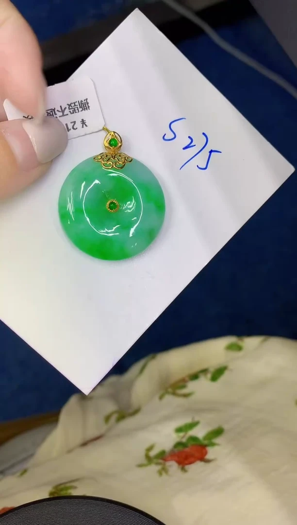 颈饰18K金镶嵌翡翠缅甸天然翡翠A货