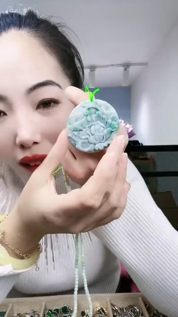 【闪购商品】翡翠颈饰未镶嵌玫瑰花毛衣链