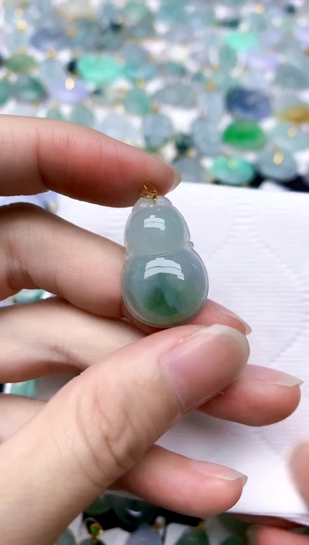 颈饰18K金镶嵌翡翠天然A货翡翠