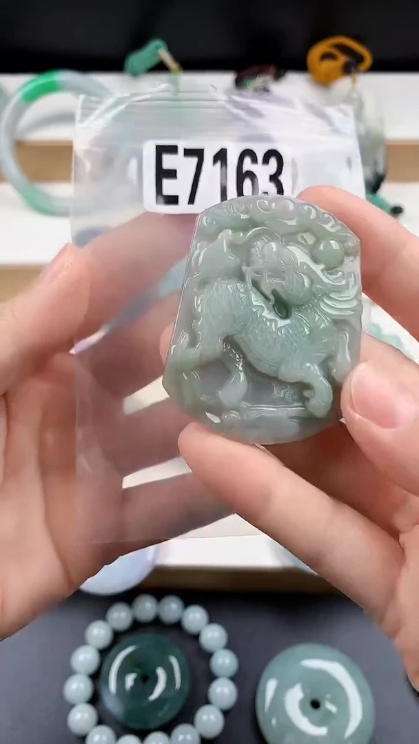 颈饰未镶嵌翡翠天然翡翠吊坠挂件