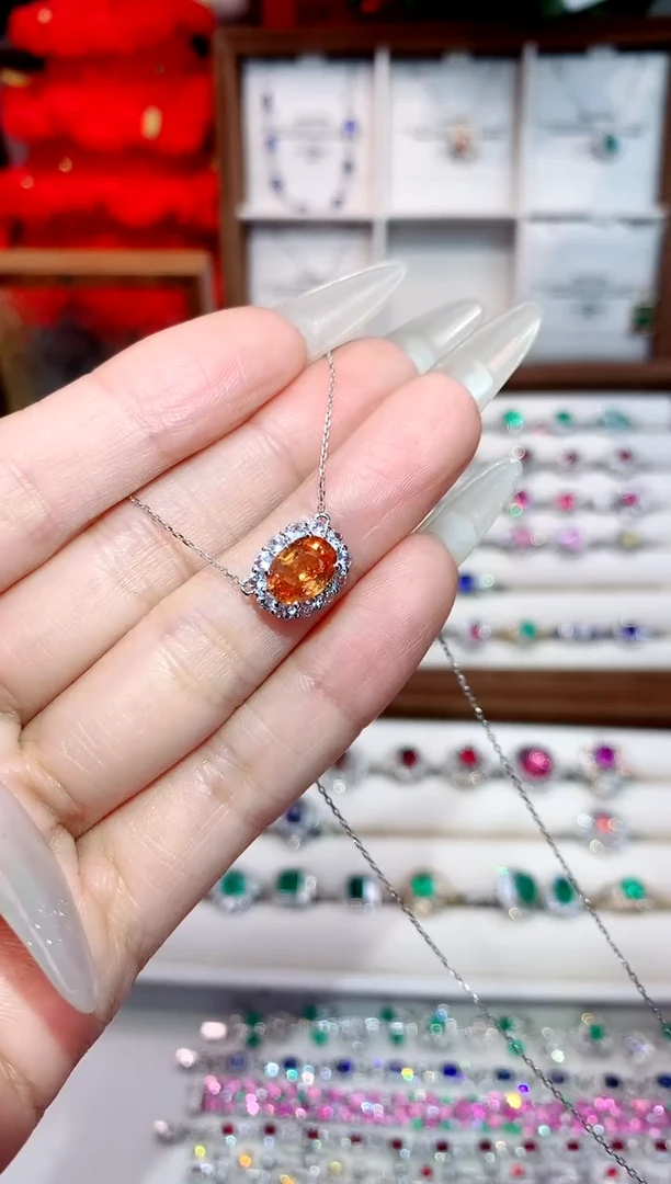 18K金镶嵌项链石榴石（芬达石）1.8ct/天然宝石/七天无理由