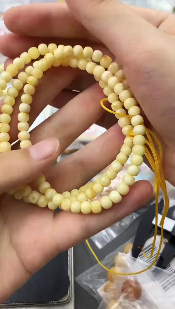 未镶嵌琥珀珠宝奇石97