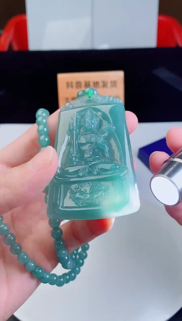 颈饰未镶嵌翡翠