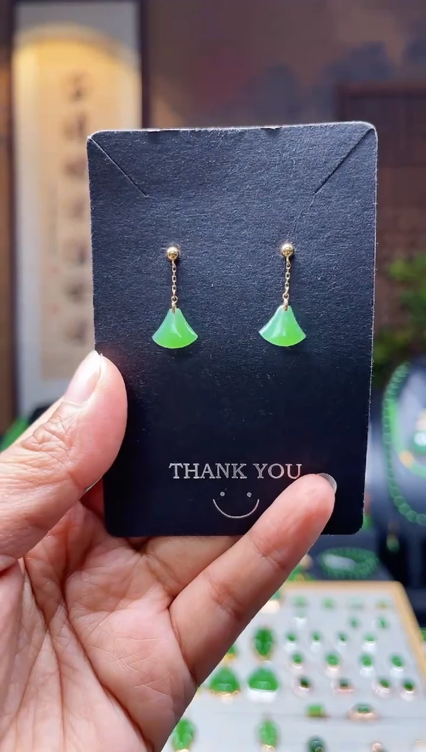 和田玉18K金镶嵌颈饰苹果绿小裙子耳饰一对