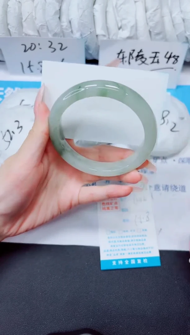 石英质玉手镯未镶嵌266/60.2