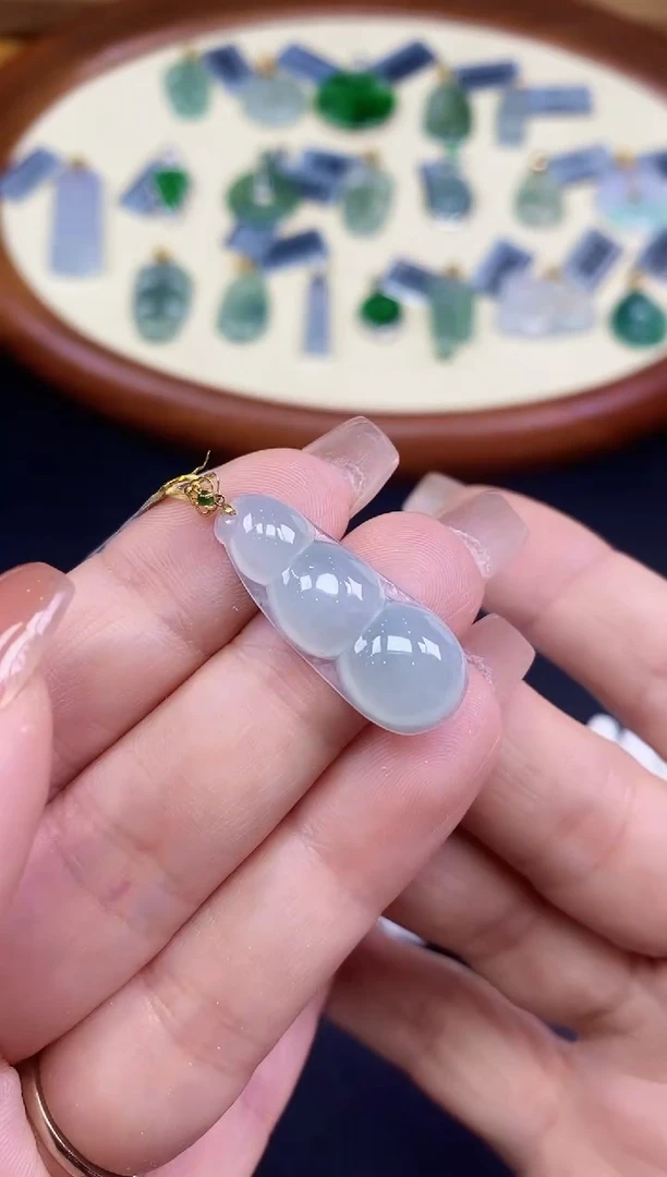 吊坠(不含链)18K金镶嵌翡翠豆子18K金扣镶嵌@@CMT