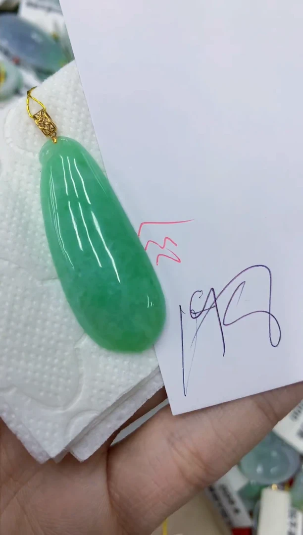 颈饰18K金镶嵌翡翠111111111111