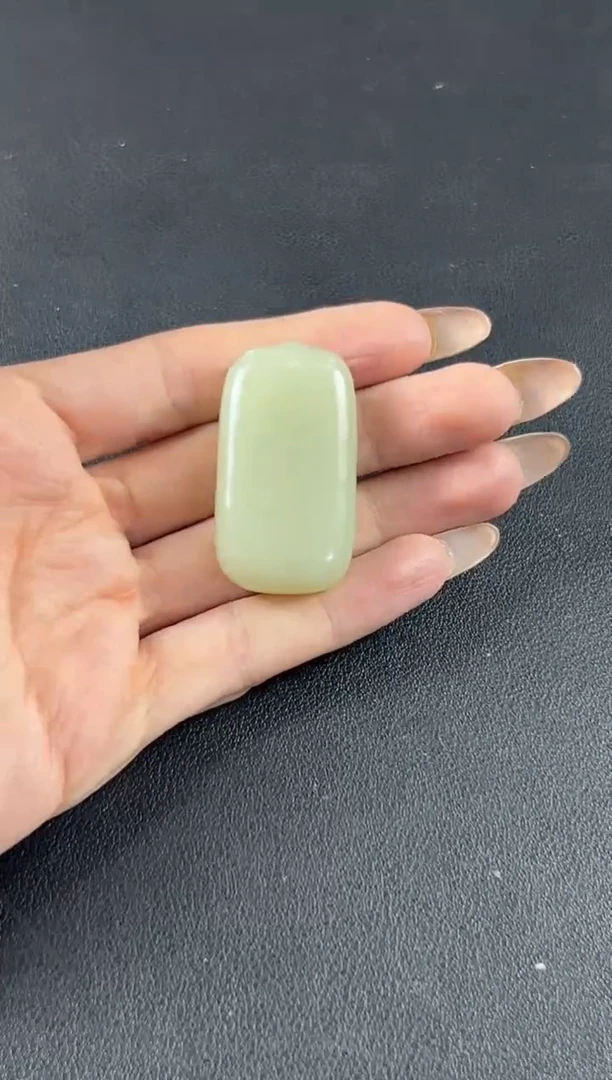 和田玉未镶嵌吊坠(赠链)且末微色差迪克兰二细吊坠mH