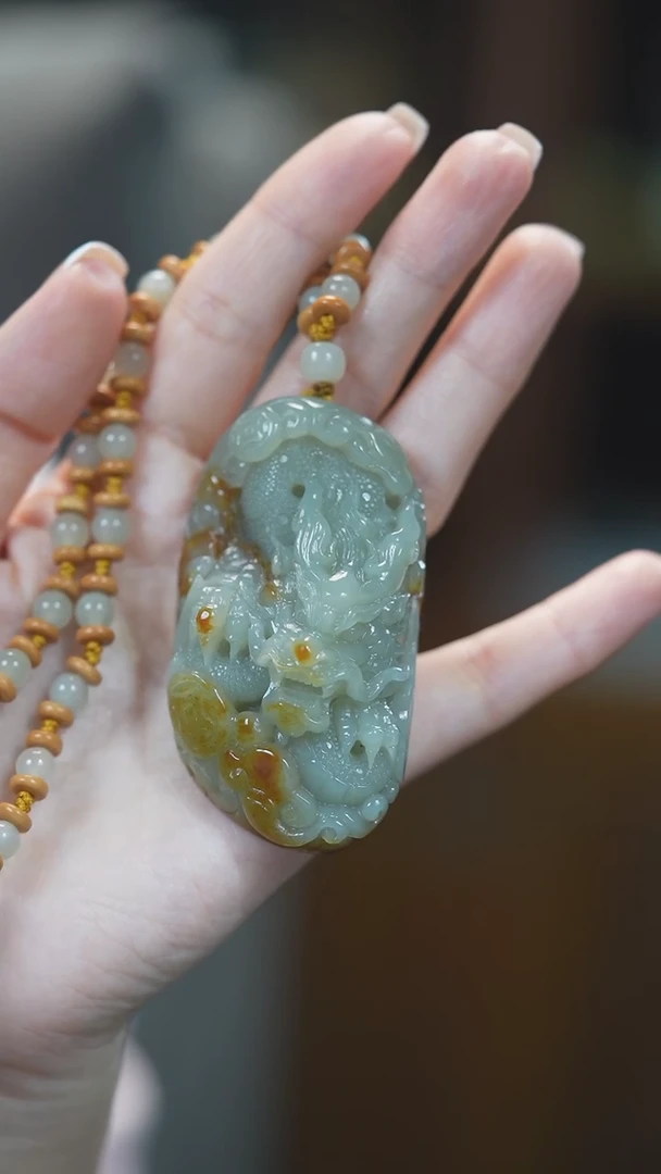 颈饰未镶嵌和田玉龙牌