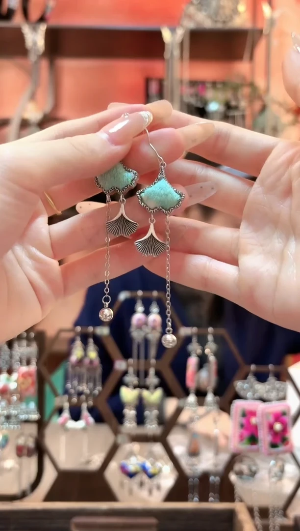 织绣云织谣民族风精美饰品 290