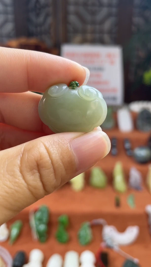 颈饰未镶嵌和田玉新疆且末蓝如意吊坠带证书