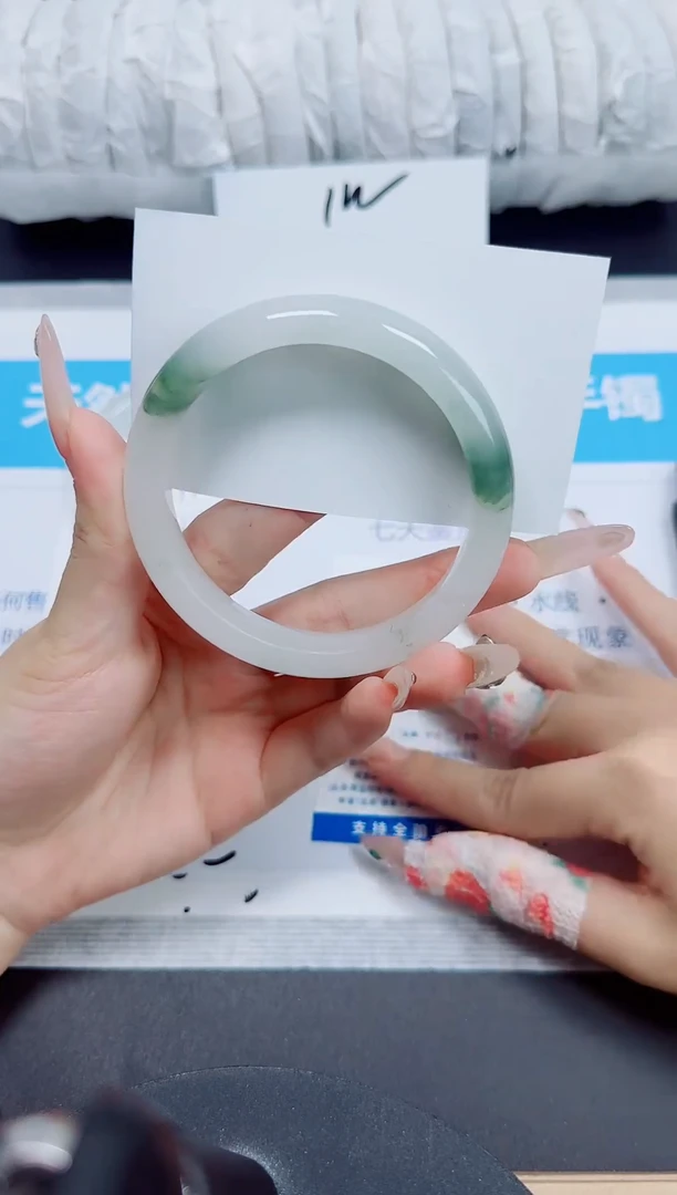 石英质玉手镯未镶嵌71/60