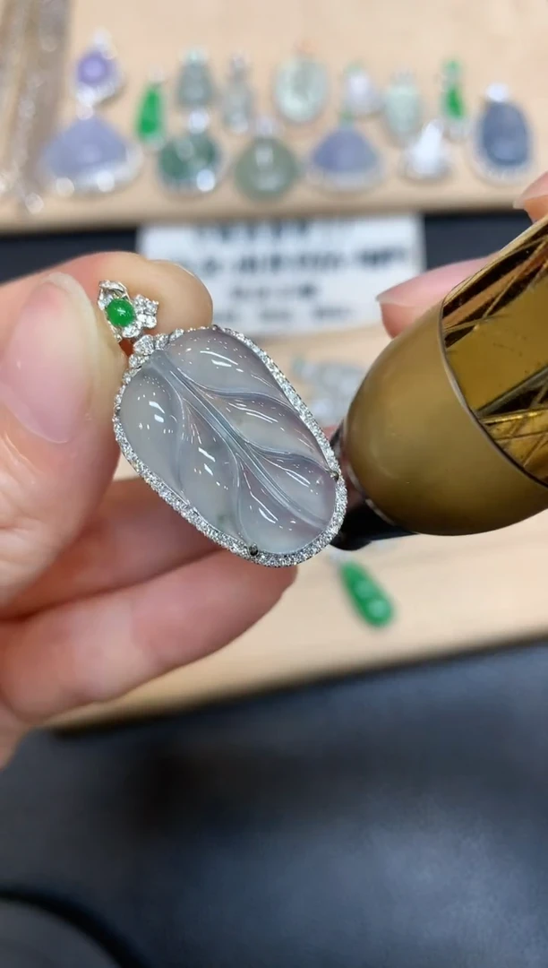 【闪购商品】翡翠颈饰18K金镶嵌树叶【无服务费