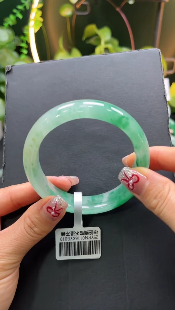 【闪购商品】石英质玉手镯未镶嵌+61+艳艳