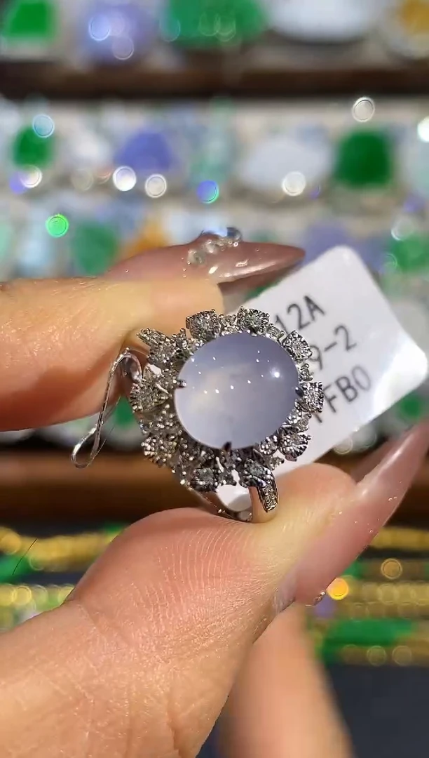 18K金镶嵌戒指翡翠L2129多样性发其一